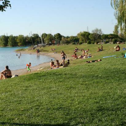 Lac et Espace de loisirs des Girardes