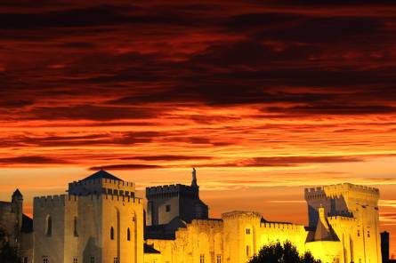 Avignon, la ténébreuse