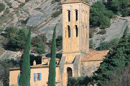 Intrigue dans la ville dans les Dentelles