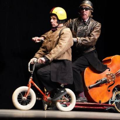 Monobass : Variations burlesques pour monocycle et contrebasse