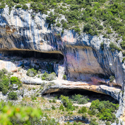 Cavités dans les gorges de la Nesque