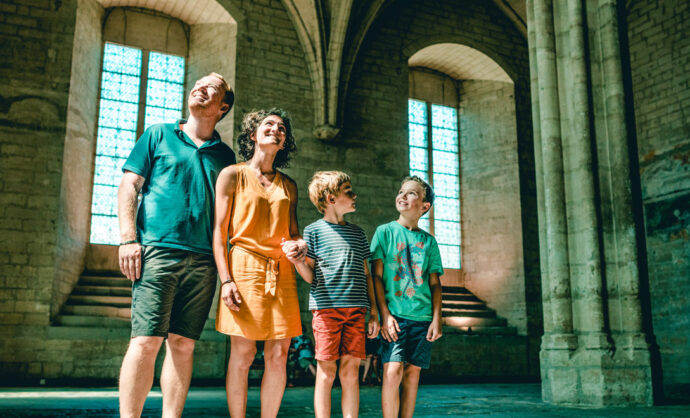 Famille au Palais des Papes à Avignon