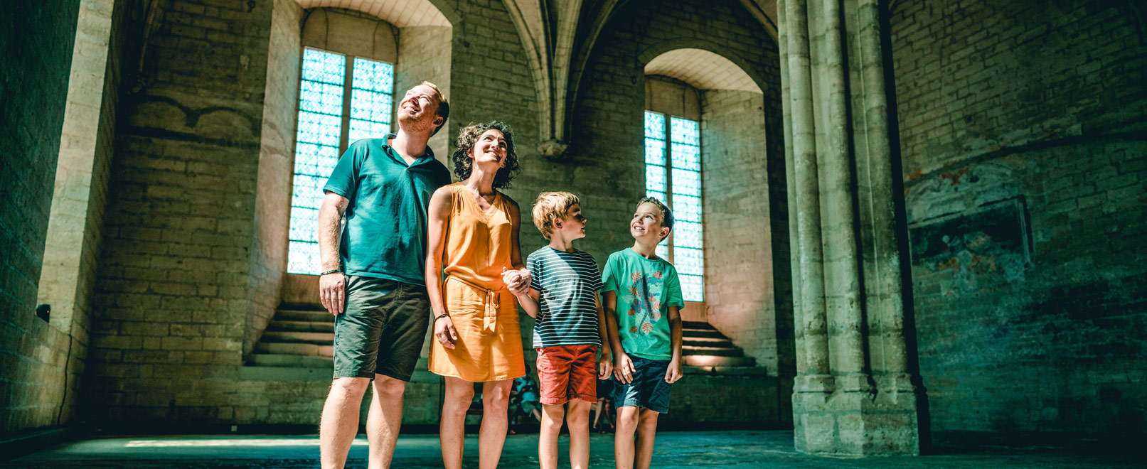 Famille au Palais des Papes à Avignon © O’Brien