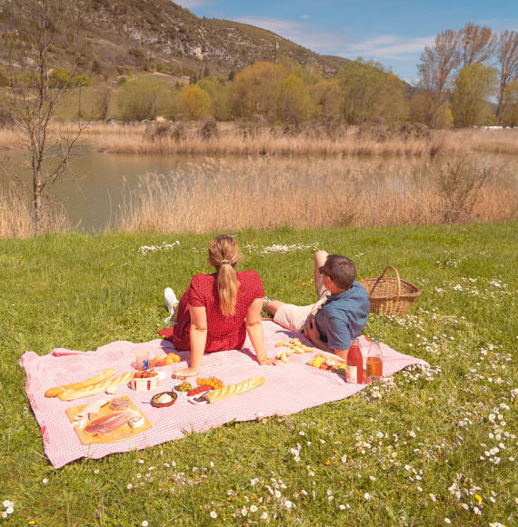 Couple en pique-nique à Monieux